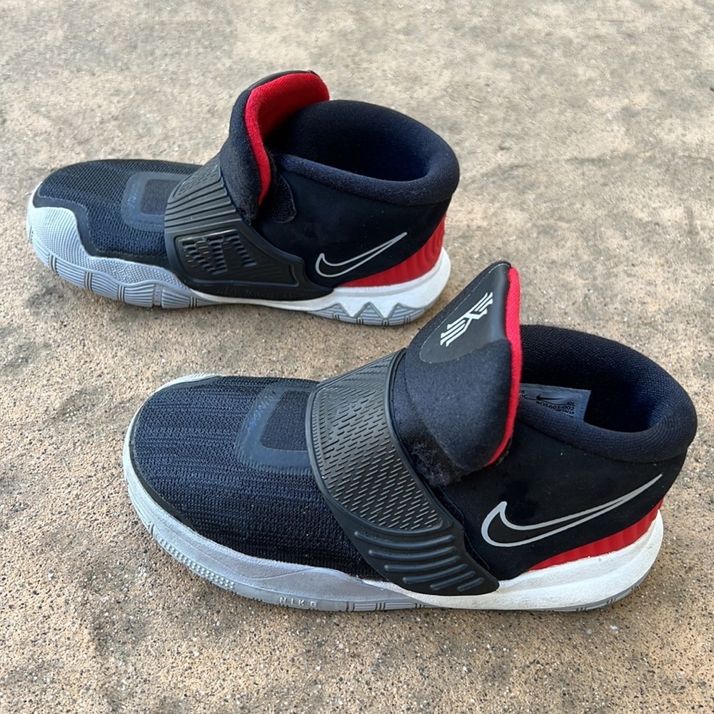 💚Nike Kyrie 6 TF 'Bred' Black Toddler Sneaker Size 10C - Picture 3 of 9
